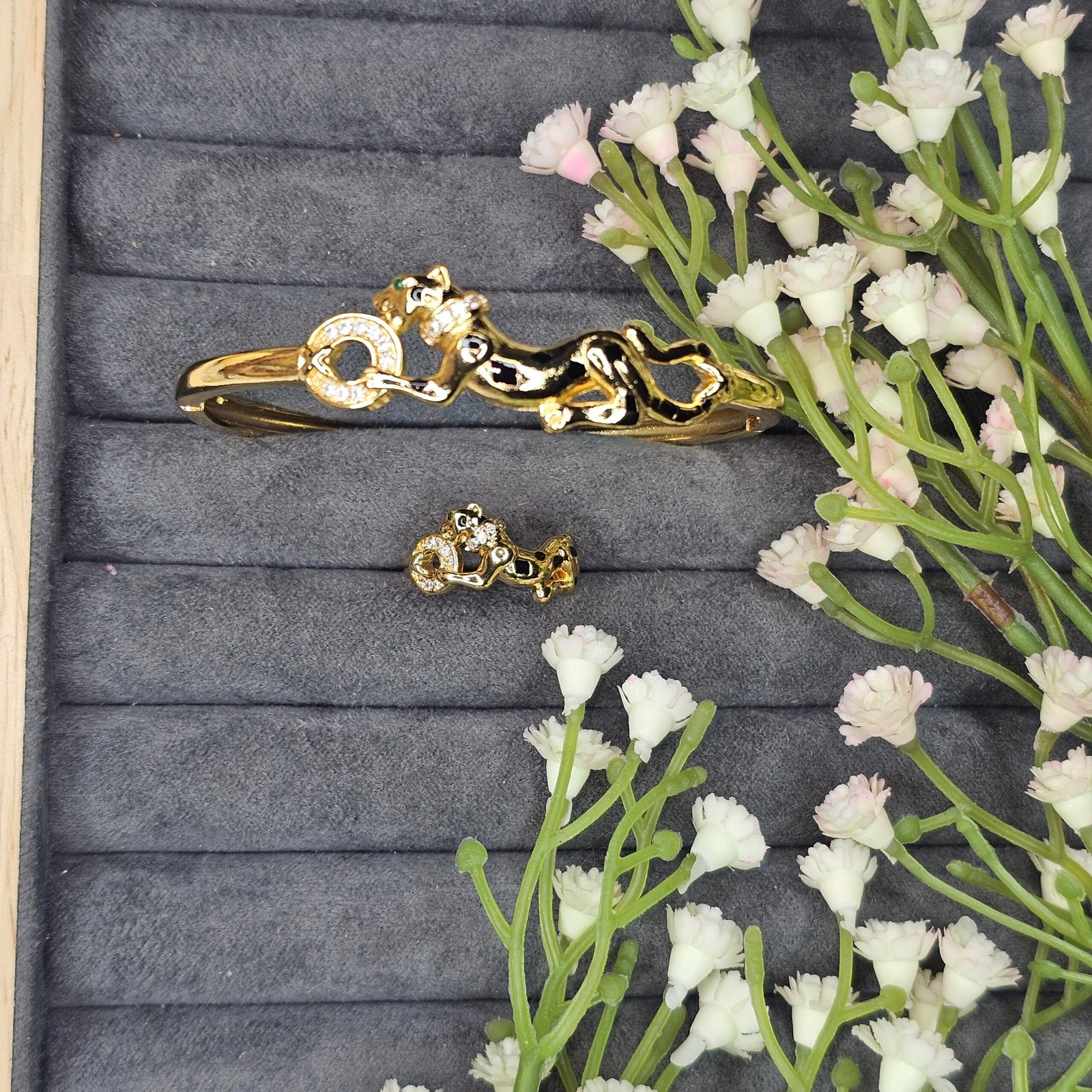 Golden Leopard & Crystal Ring Motif Anti-Tarnish Bracelet & Ring Combo